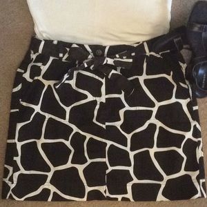Women’s Lands’ End giraffe print skort